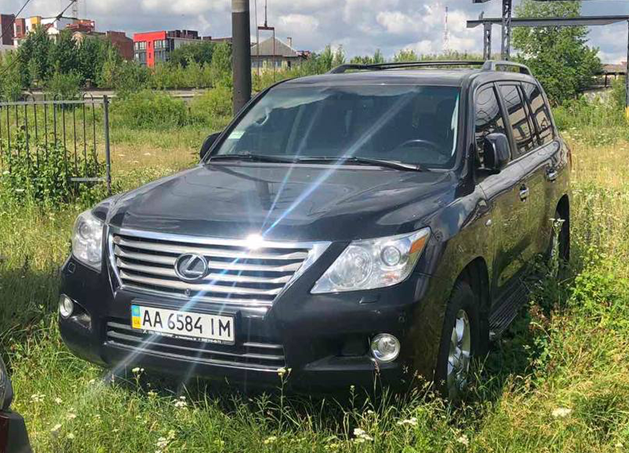 Автомобіль LEXUS LX 570 2009 р.в., колір чорний, об’єм двигуна 5663 см. куб, номер кузова: JTJHY00W804032538, номер державної реєстрації: АА6584ІМ