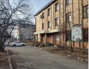 Нежиле приміщення з підвалом, загальною площею 1 916,1 кв. м, яке розташоване за адресою: Донецька обл., м. Селидове, вулиця Перемоги (Леніна), будинок 83. Реєстраційний номер об’єкта нерухомого майна: 18472695. Нежиле приміщення (гараж на 4 бокси), загальною площею 110,2 кв. м, яке розташоване за адресою: Донецька обл., м. Селидове, вулиця Перемоги (Леніна), будинок 83. Реєстраційний номер об`єкта нерухомого майна: 20720323. Основні засоби у кількості 10 шт. Основні засоби у кількості 104 шт.