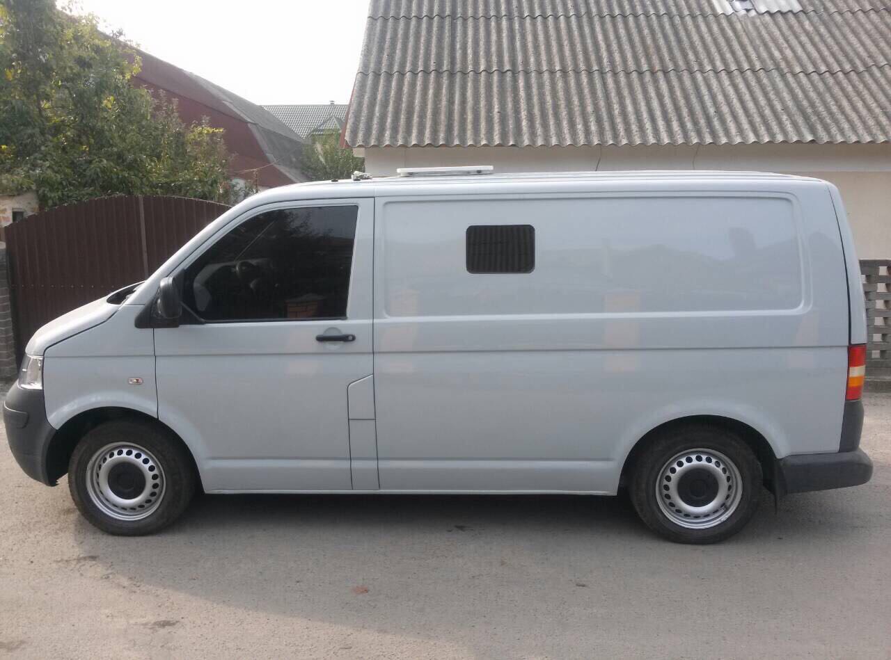 Автомобіль Volkswagen Transporter, держав.номер  №АН0379СХ, 2008 року випуску, номер шасі WV1ZZZ7HZ8H104409, об"єм двигуна 2,5, тип пального: дизель, основ. зас. 36 од., бланки (чекові книжки) в кількості  1 097 шт., осн.зас.36 од (зона АТО)