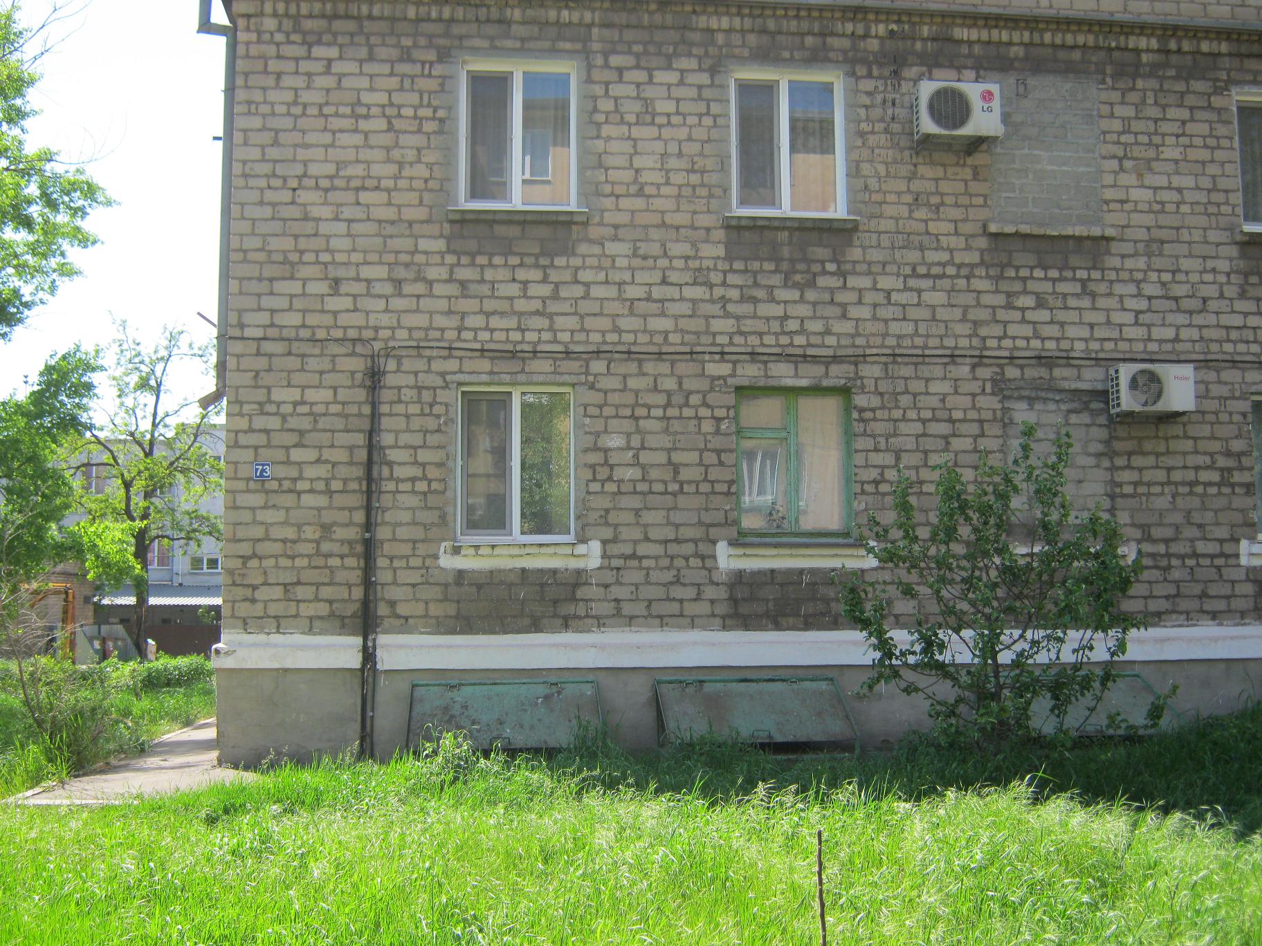 Квартира, заг. пл. 33,0 кв.м. за адресою: Донецька обл., м. Маріуполь, вулиця Сєченова, будинок 73, квартира 2  ін. номер (308010) та Майно (товарно-матеріальні цінності), у кількості 2 одиниць,  що знаходяться на складі у м. Маріуполь.