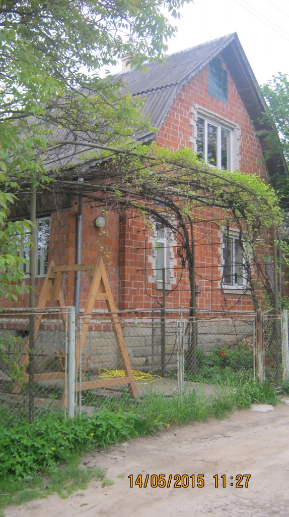 Житловий будинок з господарськими будівлями та спорудами загальною площею 76,2 м.кв. за адресою: Івано-Франківська обл, Надвірнянський р.,с.Мирне, вул Виноградна, б.8