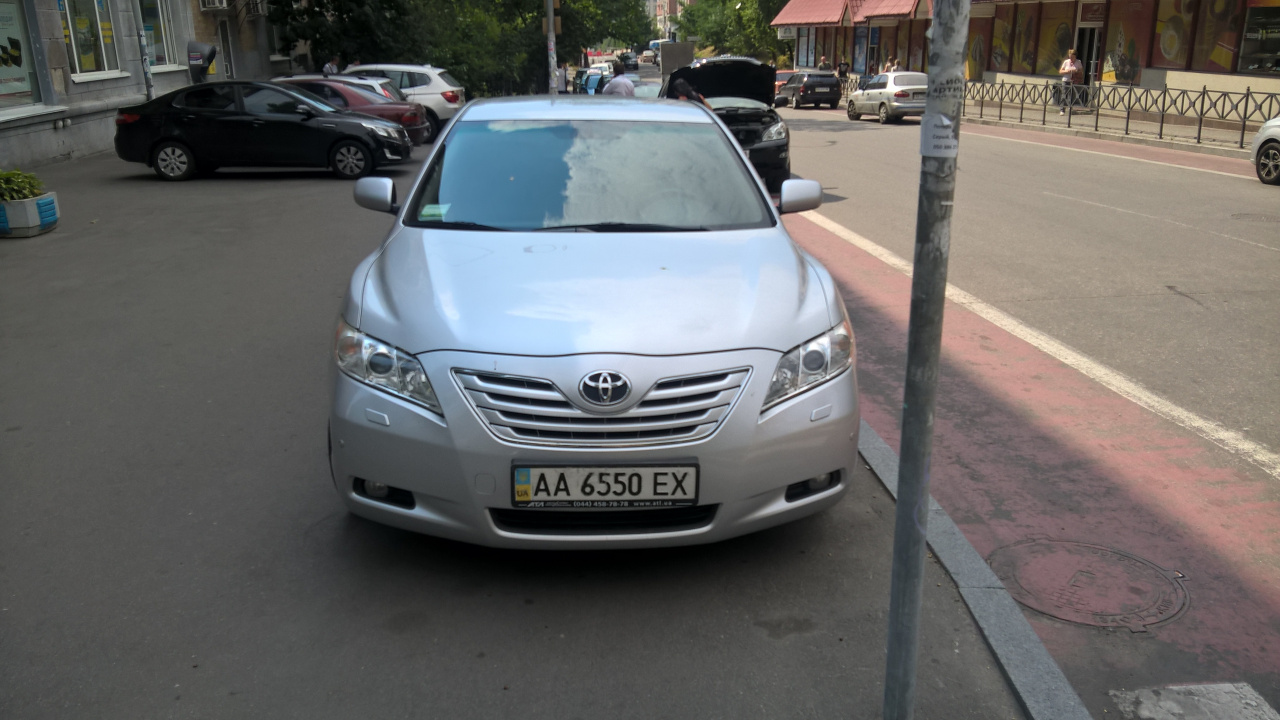 Легковий автомобіль Toyota Camry, 2007 року, номер кузова №JTNBK40K503033503; номер державної реєстрації - АА6550ЕХ; об'єм 3,5; колір – сірий; пробіг – 268490 км; місцезнаходження - м. Київ 